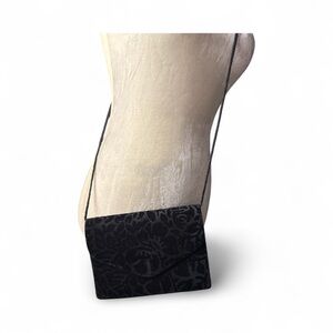 VTG Hillard & Hanson Grandma Core Black Velvet Floral Evening crossbody strap